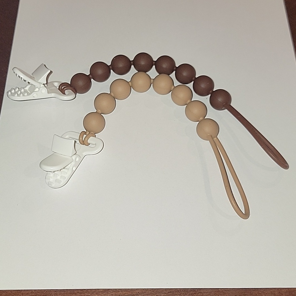 (J20) 2 Silcone pacifer clips